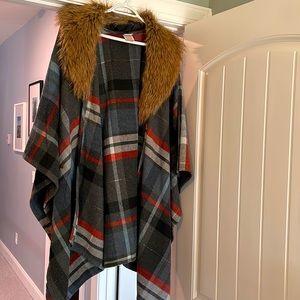 Kimono with removable fur neck